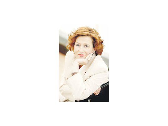 Julia Navarro visitó el país para presentar su última novela, la voluminosa “Dispara, yo ya estoy muerto”.