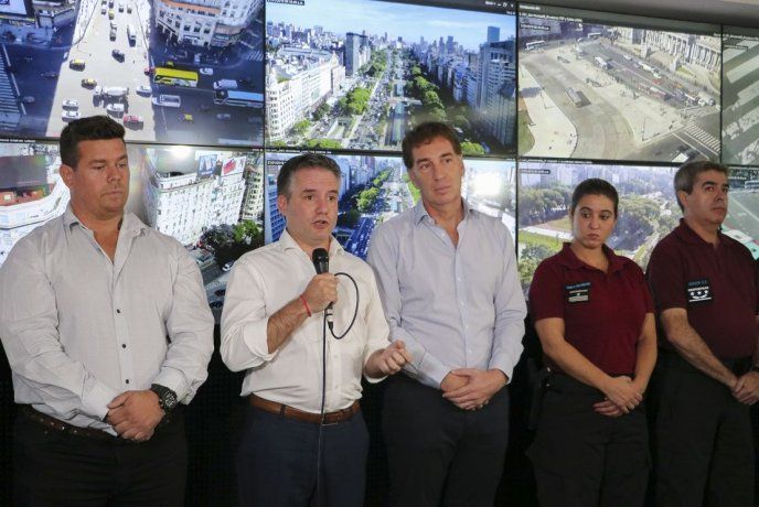 El vicejefe de Gobierno, Diego Santilli, encabezó el reconocimiento a los policías que trabajaron en el esclarecimiento del caso.