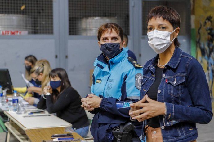 Mayra Mendoza participó de la evaluación de los aspirantes a ingresar a la Policía.