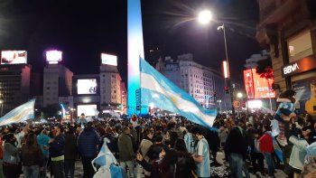 el obelisco se lleno de hinchas para festejar la copa america