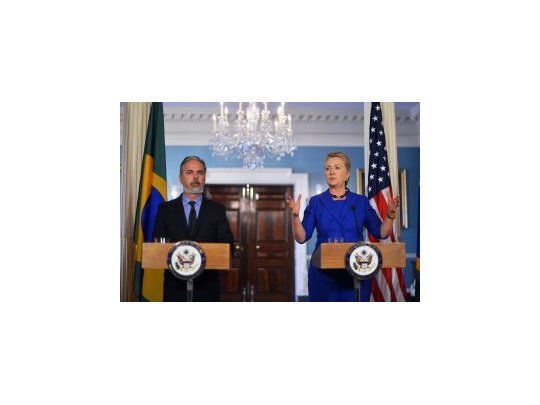 La Secretaria de Estado de EEUU, Hillary Clinton y su par de Brasil, Antonio Patriota.