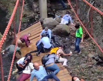 México: un puente se desplomó y dejó al menos 25 heridos