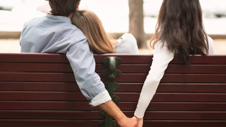 San Valentín honra a un sacerdote romano que fue ejecutado por casar parejas en secreto y predicar la religión durante el siglo III. San Valentín honra a un sacerdote romano que fue ejecutado por casar parejas en secreto y predicar la religión durante el siglo III.