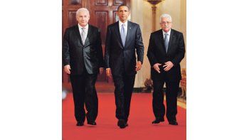 Barack Obama camina ayer en la Casa Blanca junto al palestino Mahmud Abás y el israelí Benjamín Netanyahu. De la previa participaron también el egipcio Hosni Mubarak y el rey Abdalá de Jordania.