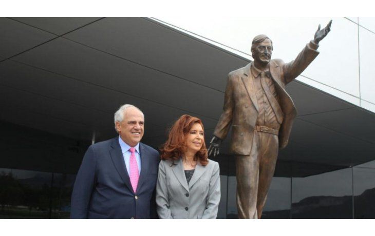 Cristina de Kirchner junto al titular de la UNASUR Ernesto Samper.