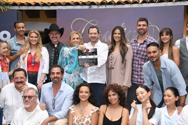 El elenco de Cautiva por Amor El elenco de Cautiva por Amor