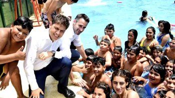 VERANO. Antes de reunirse con el Presidente, Kicillof visitó junto al intendente de Pilar, Federico Achával, el predio de la UOM en Manuel Alberti, para participar del puntapié inicial del programa de Escuelas de Verano.