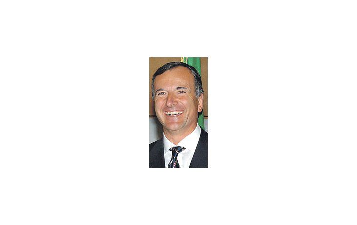 Franco Frattini, canciller italiano, anunció ayer una nueva medida destinada a causar controversia. El gobierno de Silvio Berlusconi arremete contra la inmigración.