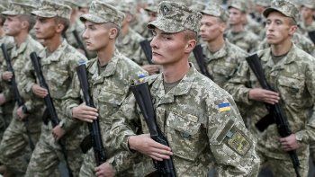 peligroso: ucrania y los separatistas apoyados por rusia se acusan de intensificar los ataques