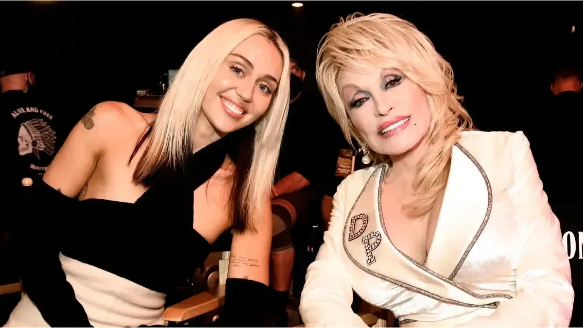 El sentido mensaje de Miley Cyrus tras la muerte de Dolly Parton: "Siempre la amaré"