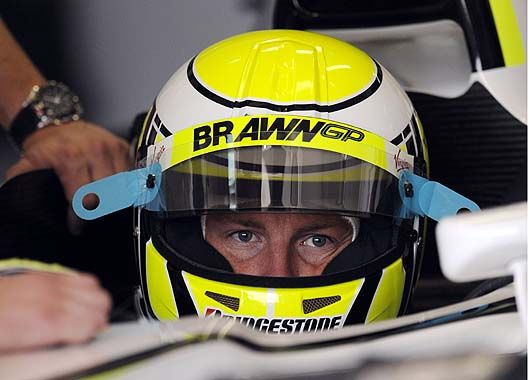 Button recibe la asistencia de los técnicos de Brawn.