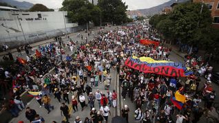 Colombia: choques entre la policía y manifestantes en el aniversario del paro nacional