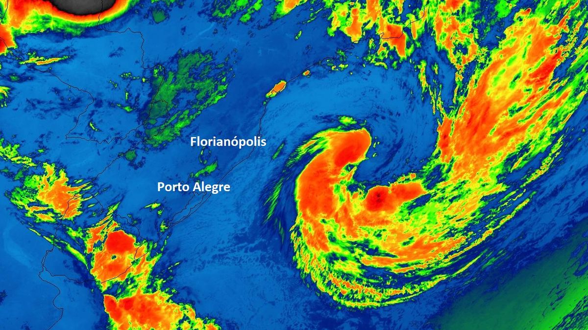 Tropical Storm Akará could intensify and become a cyclone