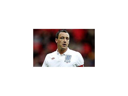 Terry fue acusado por haber proferido insultos racistas contra Anton Ferdinand, del Queens Park Rangers, jugando para el Chelsea.