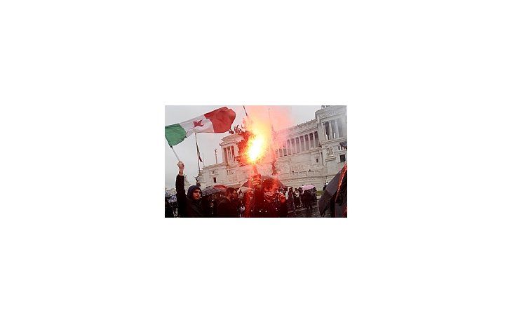 Estudiantes, científicos y profesores protestaron contra el recorte de presupuesto que pretende realizar el Gobierno de Berlusconi