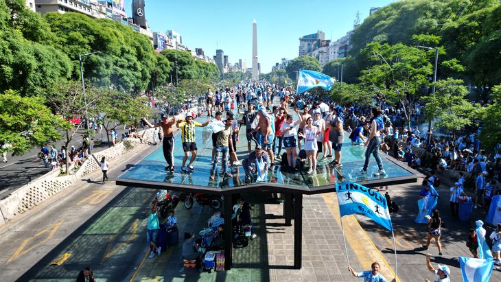 20-12-2022_cientos_de_miles_de_hinchas (11).jpg