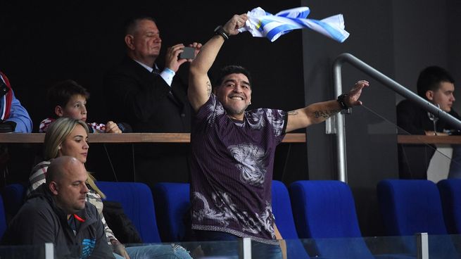 Maradona en el Arena Zagreb. El ídolo acompañó a la Argentina en su primer título de Copa Davis.