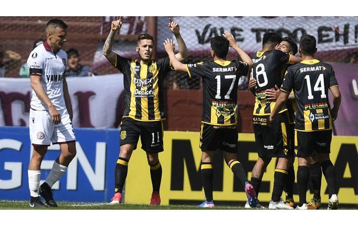Olimpo festejó a lo grande ante un Lanús que ya piensa en su histórica final