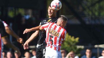 Almirante Brown y Barracas Central no se sacaron ventajas en la primera semifinal por el asenso a la Liga Profesional.