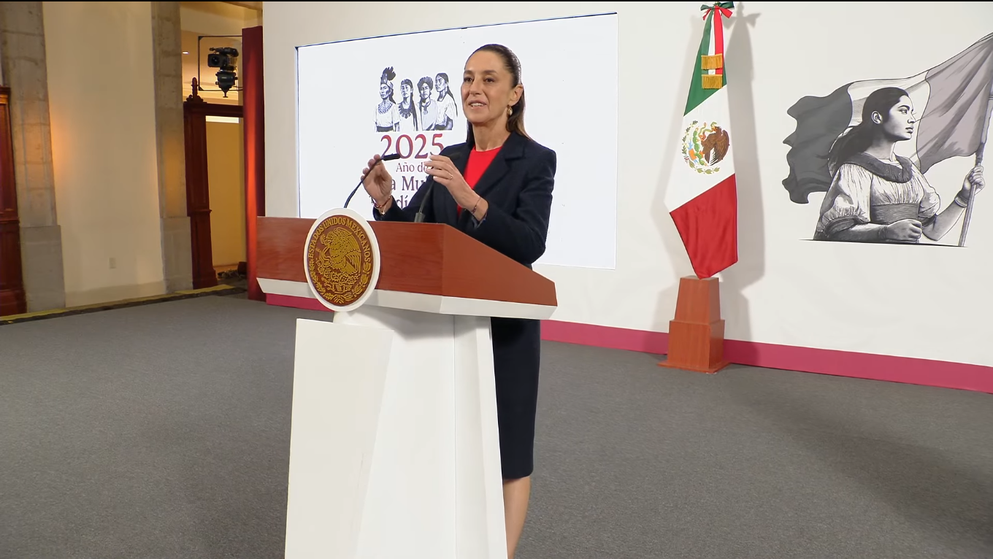 Claudia Sheinbaum habla en la Mañanera del Pueblo de este lunes.