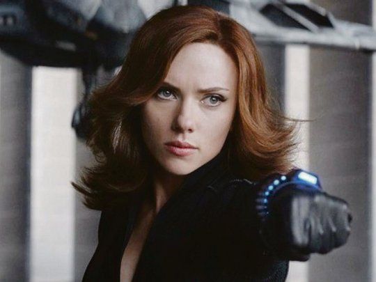 Johansson. Empoderada, sí, pero no contra los ejecutivos de Disney.