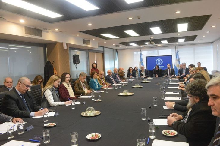 Mesa de diálogo social. Mesa de diálogo social.