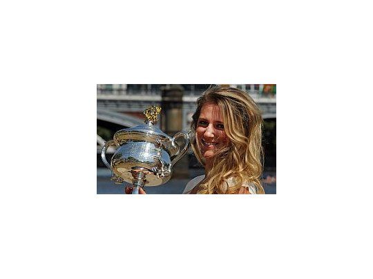 Azarenka le arrebató el primer lugar del ranking de la WTA a Wozniacki.