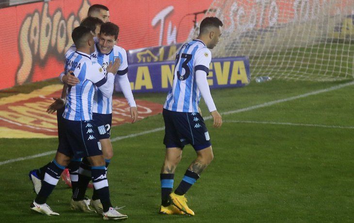 Racing le quitó el invicto a Newells en la Liga Profesional.