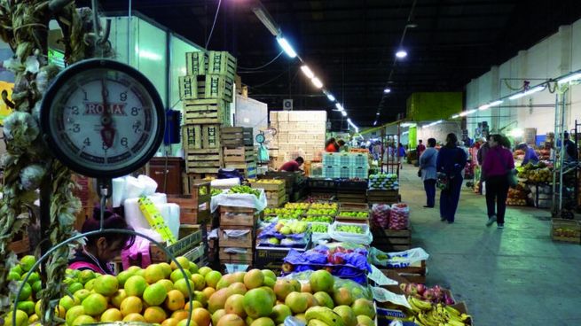 El mercado de Cofruthos es el principal comercializador de frutas y verduras de la capital de Salta y sus alrededores.