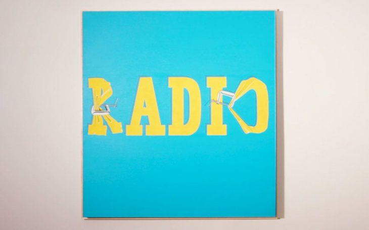 "Hurting the Word Radio #2", un óleo sobre lienzo del estadounidense Ed Ruscha, encontró un comprador en Christie's en noviembre de 2019 en Nueva York por 52,5 millones de dólares.