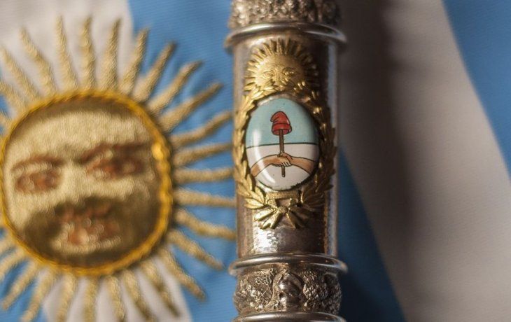 Por qué se celebra hoy el día del Escudo Nacional y cuál es su conexión con Francia