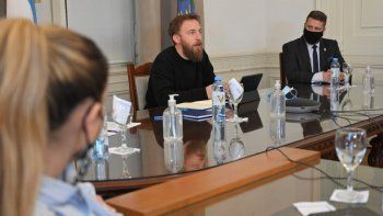 El presidente de la Cámara de Diputados de la provincia de Buenos Aires, Federico Otermín, se reunión con jóvenes industriales.