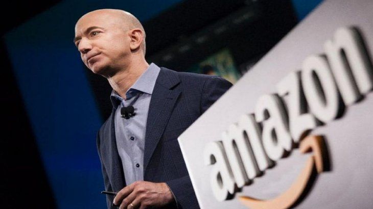 Jeff Bezos, en 2015, fue el quinto hombre más rico del mundo y, en 2017, alcanzó el primer puesto de la lista Forbes.