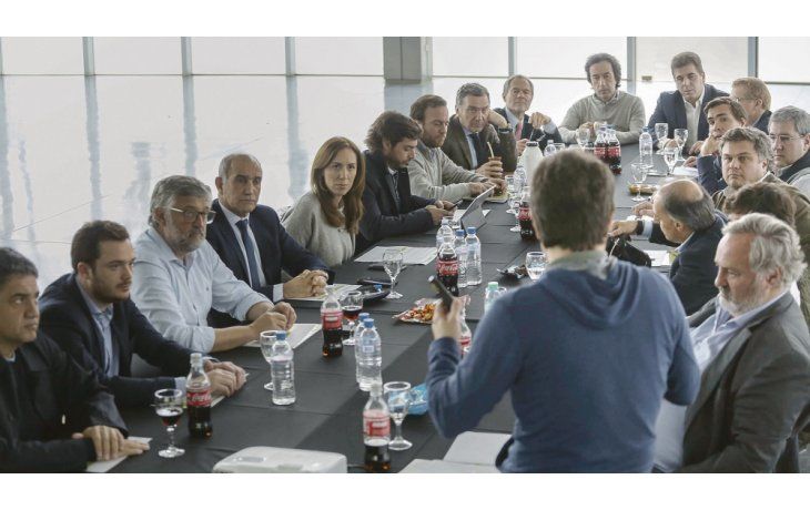 ámbito.com | Agenda. Vidal, durante una reunión de Gabinete ayer en el partido de Olivos. Sus primeras definiciones públicas no esquivaron los coletazos de la explosión en la escuela de Moreno, la causa por aportes falsos y la puja por el aborto.