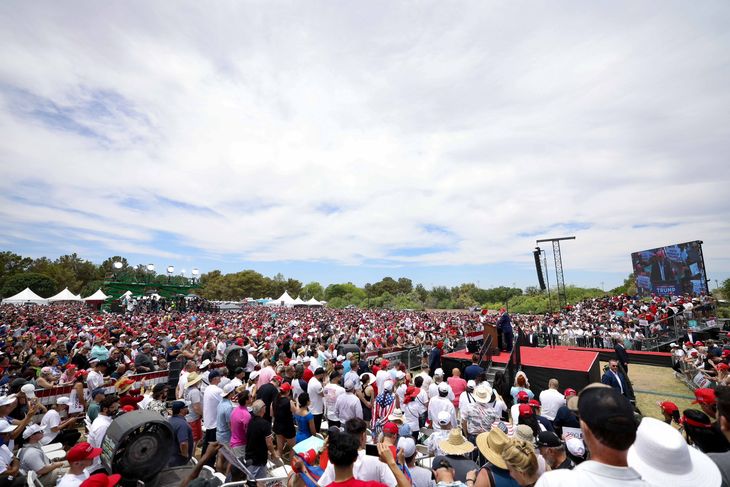 Miles de seguidores de Donald Trump en un acto en Las Vegas. Miles de seguidores de Donald Trump en un acto en Las Vegas.