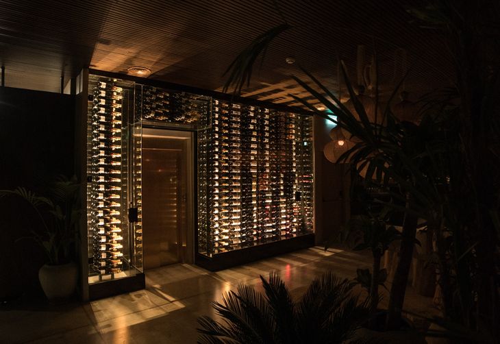 Sendero cuenta con una cava desarrollada junto a Moët & Chandon, única en el país por su diseño y funcionalidad. Sendero cuenta con una cava desarrollada junto a Moët & Chandon, única en el país por su diseño y funcionalidad.