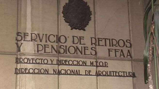 Atentado con explosivo contra la sede de la Caja Militar generó preocupación en el Centro de Montevideo.