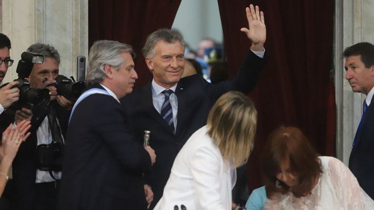 ALBERTO MACRI SALUDA.jpg