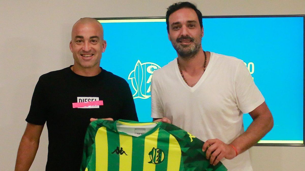 At 41 and after the sanction, Silva returns to football