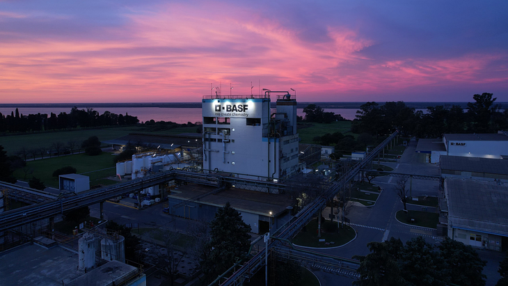 El contrato se enmarca en el Mercado a Término de Energías Renovables (MATER) y establece un acuerdo de provisión de energía 100% renovable por un período de siete años. El contrato se enmarca en el Mercado a Término de Energías Renovables (MATER) y establece un acuerdo de provisión de energía 100% renovable por un período de siete años.