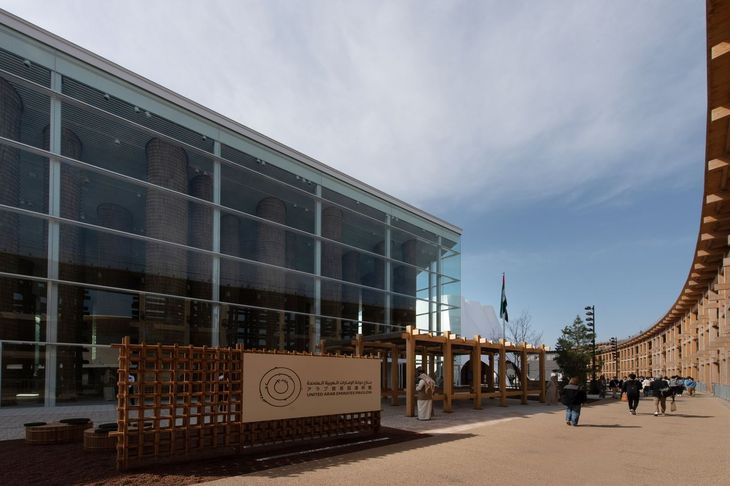 Área de ingreso al predio ferial con el anillo como custodio Área de ingreso al predio ferial con el anillo como custodio