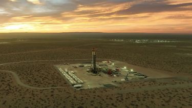 El plan contempla la perforación y puesta en producción de 620 pozos horizontales no convencionales, agrupados en locaciones de seis sondeos cada una, con ramas laterales de 3.300 metros en promedio.&nbsp;