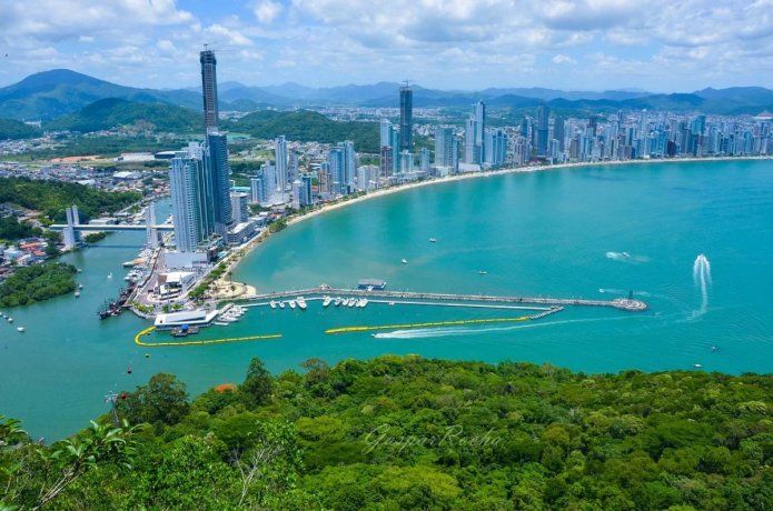 Navegantes/Balneário Camboriú is located on the northern coast of Santa Catarina. Navegantes/Balneário Camboriú is located on the northern coast of Santa Catarina.