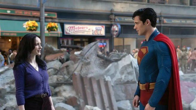 Rachel Brosnahan y David Corenswet protagonizan Superman.
