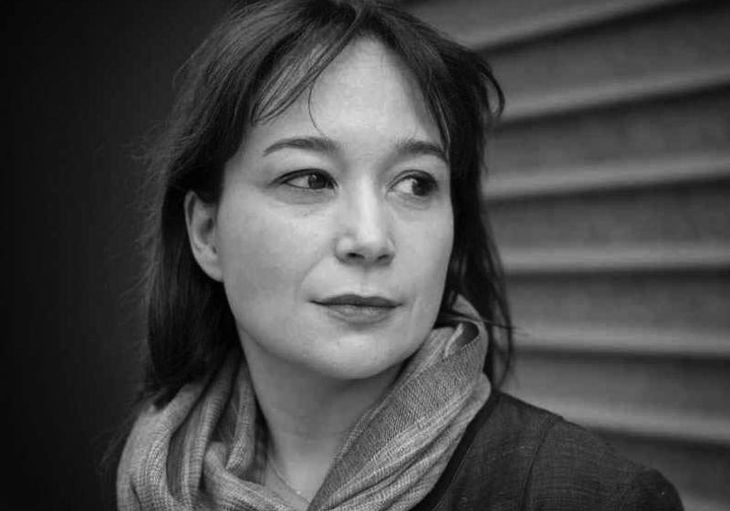 Alcoba y su nuevo libro. Alcoba y su nuevo libro.