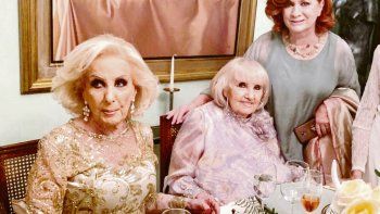 &iacute;ntimo. Teresa Gonz&aacute;lez Fern&aacute;ndez y las Legrand en casa de Mirtha, durante el festejo &ldquo;casi&rdquo; familiar por el cumplea&ntilde;os de las hermanas.