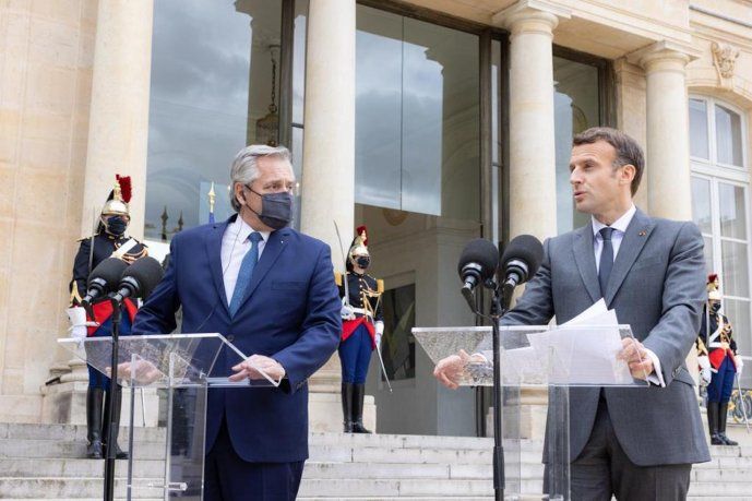 El presidente Alberto Fernández junto a su par francés, Emmanuel Macron.
