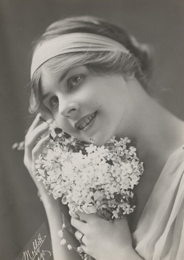 Lydia Lopokova. Foto de 1910. Fue el gran amor de Keynes, al punto que lo alejó de su afición juvenil. Lydia Lopokova. Foto de 1910. Fue el gran amor de Keynes, al punto que lo alejó de su afición juvenil.