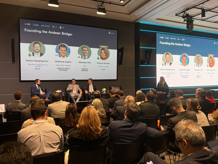 El CEO de Impulsa Mendoza, Sebastián Piña, expuso ante un auditorio colmado el valor estratégico de esta propuesta para impulsar el desarrollo de minerales críticos mendocinos.