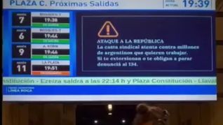 La casta sindical atenta contra millones de argentinos que quieren trabajar, el mensaje exhibido en las terminales de tren.